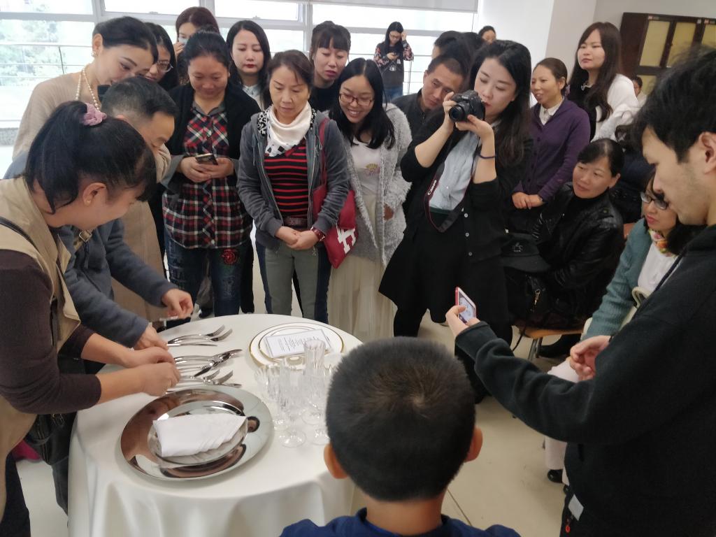 讲座现场气氛活跃 太阳成集团tyc122ccvip