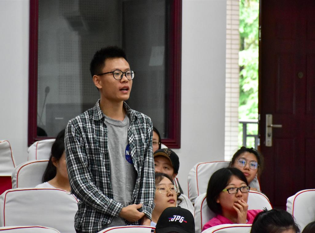 图片4在场学生提问 太阳成集团tyc122ccvip