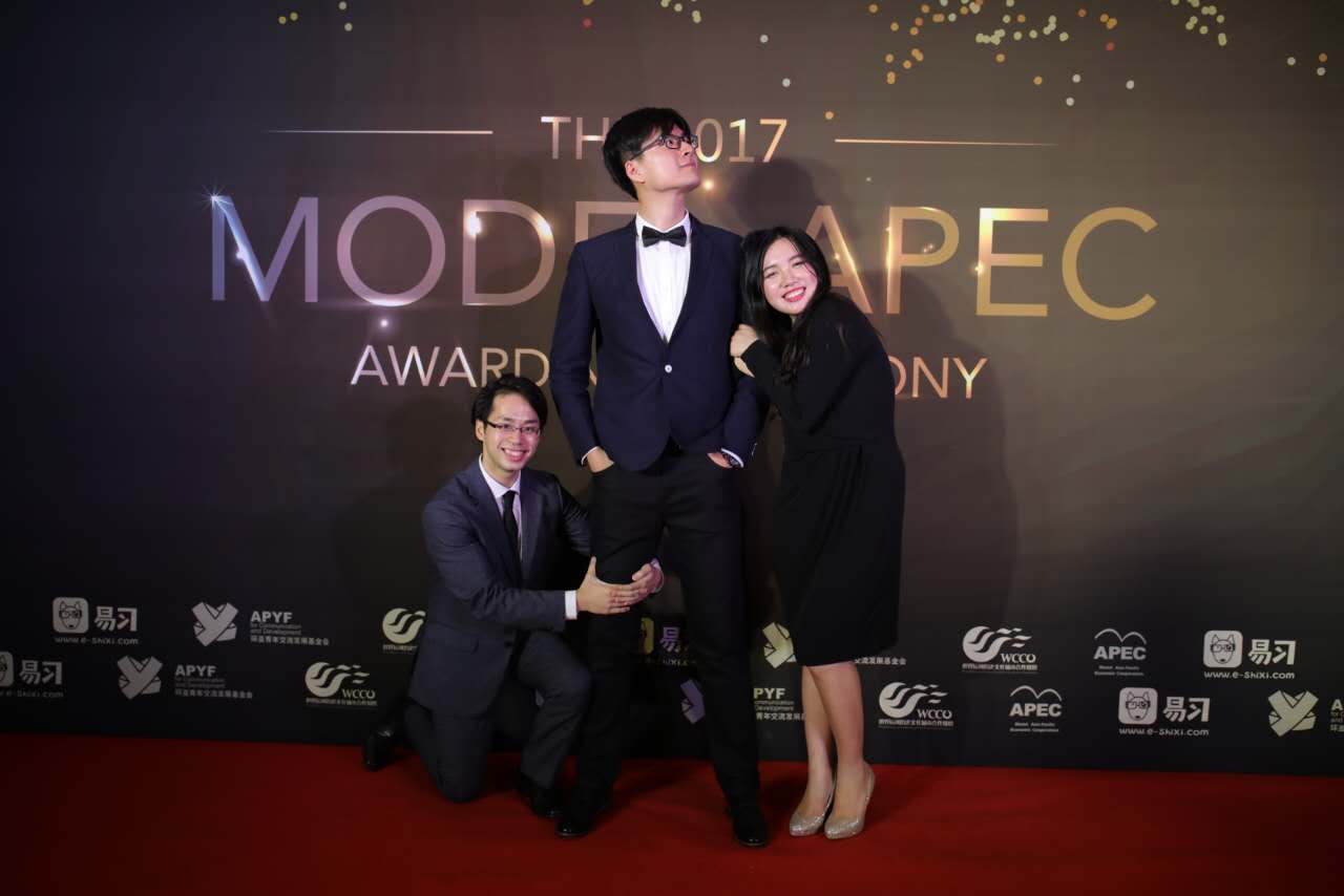 走红毯 太阳成集团tyc122ccvip